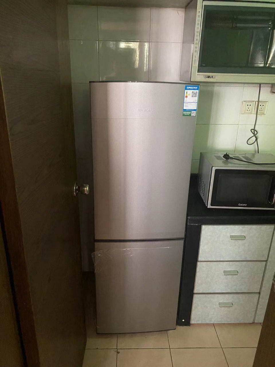 便携方便，容声小型冰箱为您的生活增添更多乐趣
