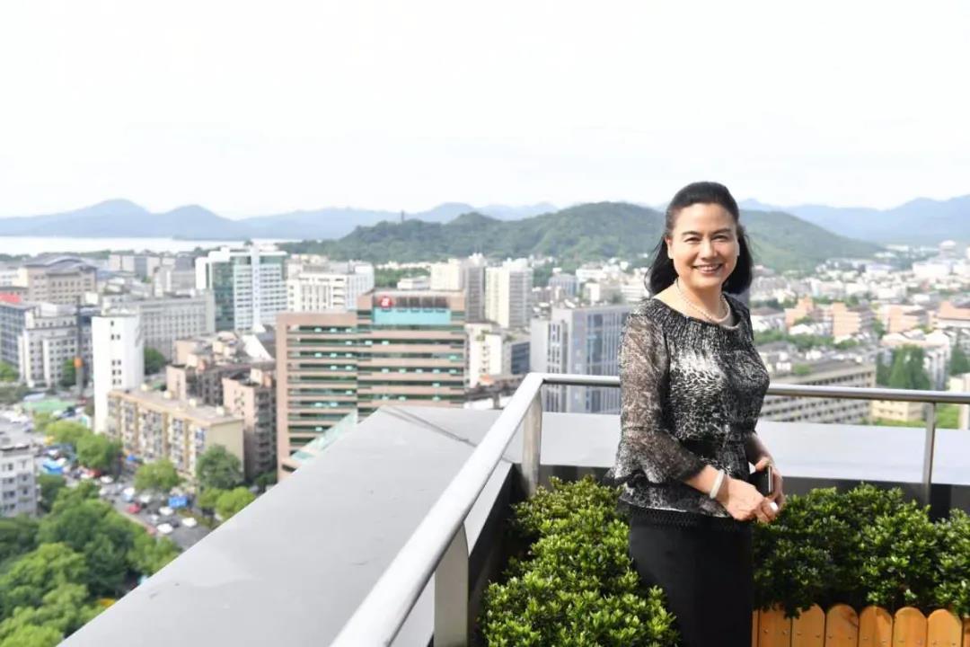 为什么选择三替公司服务热线？