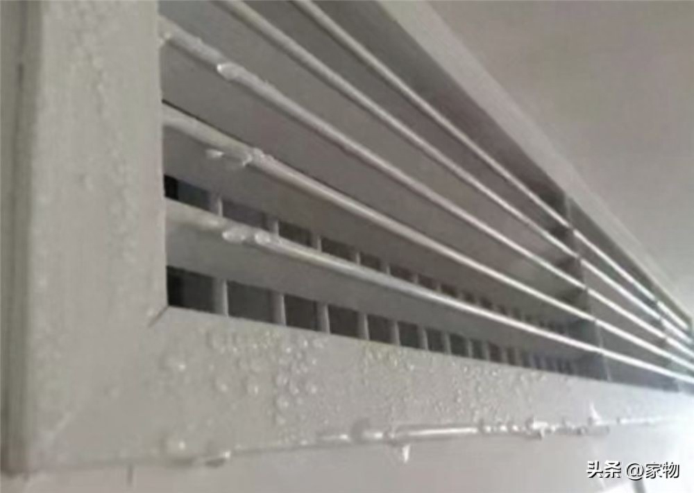 空调漏水是什么原因怎么解决（空调漏水怎么回事出风口滴水）