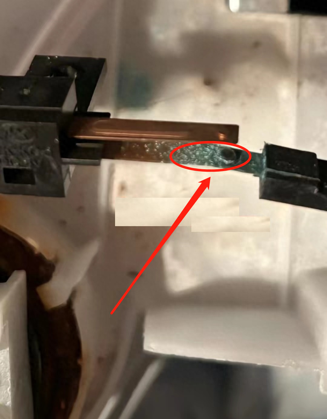 洗衣机显示e2一直叫（洗衣机显示e2启动不了是什么原因）
