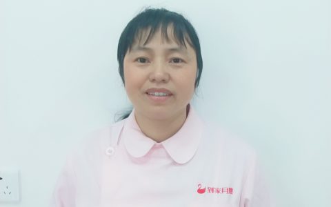 铂金月嫂一个月多少钱(铂金月嫂费用)