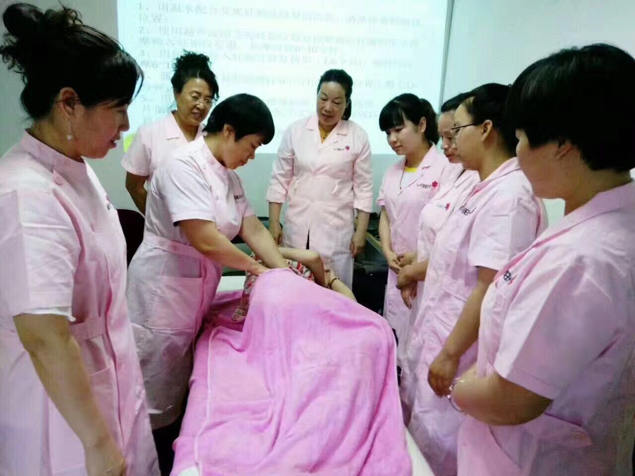 如何选择合适的产后修复师课程