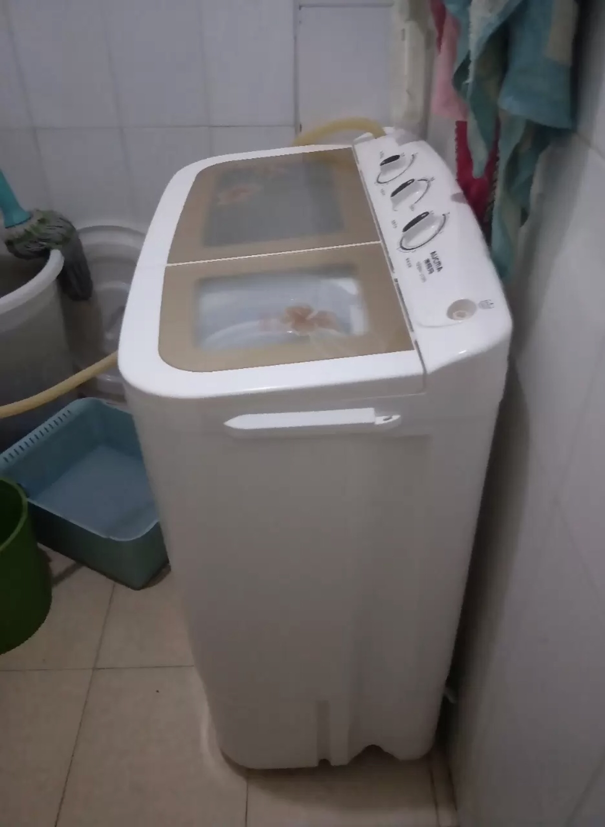步骤二：拆卸控制面板