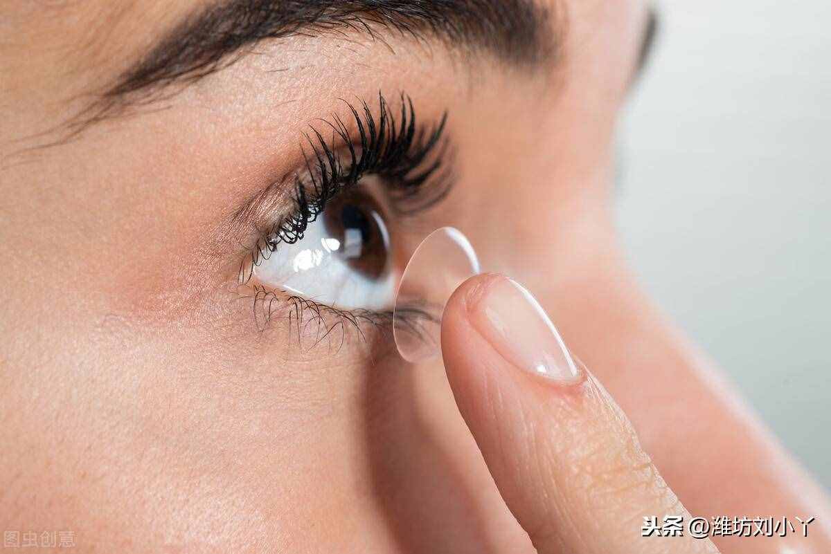 如何避免隐形眼镜使用的不适感或风险？