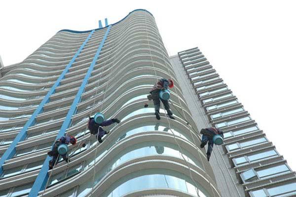 1. 使用专业清洁工具