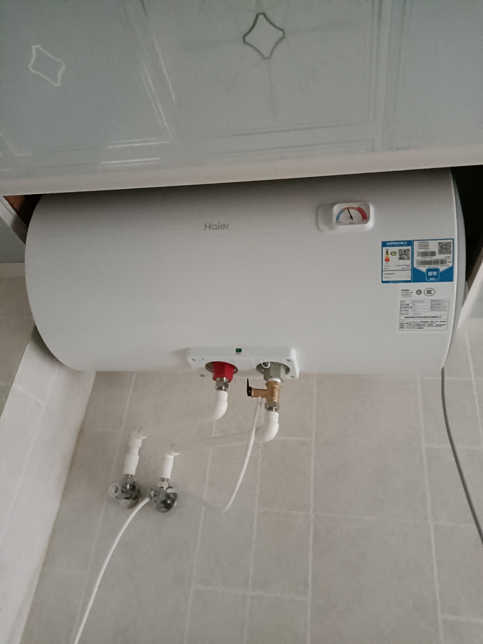 海尔热水器图片