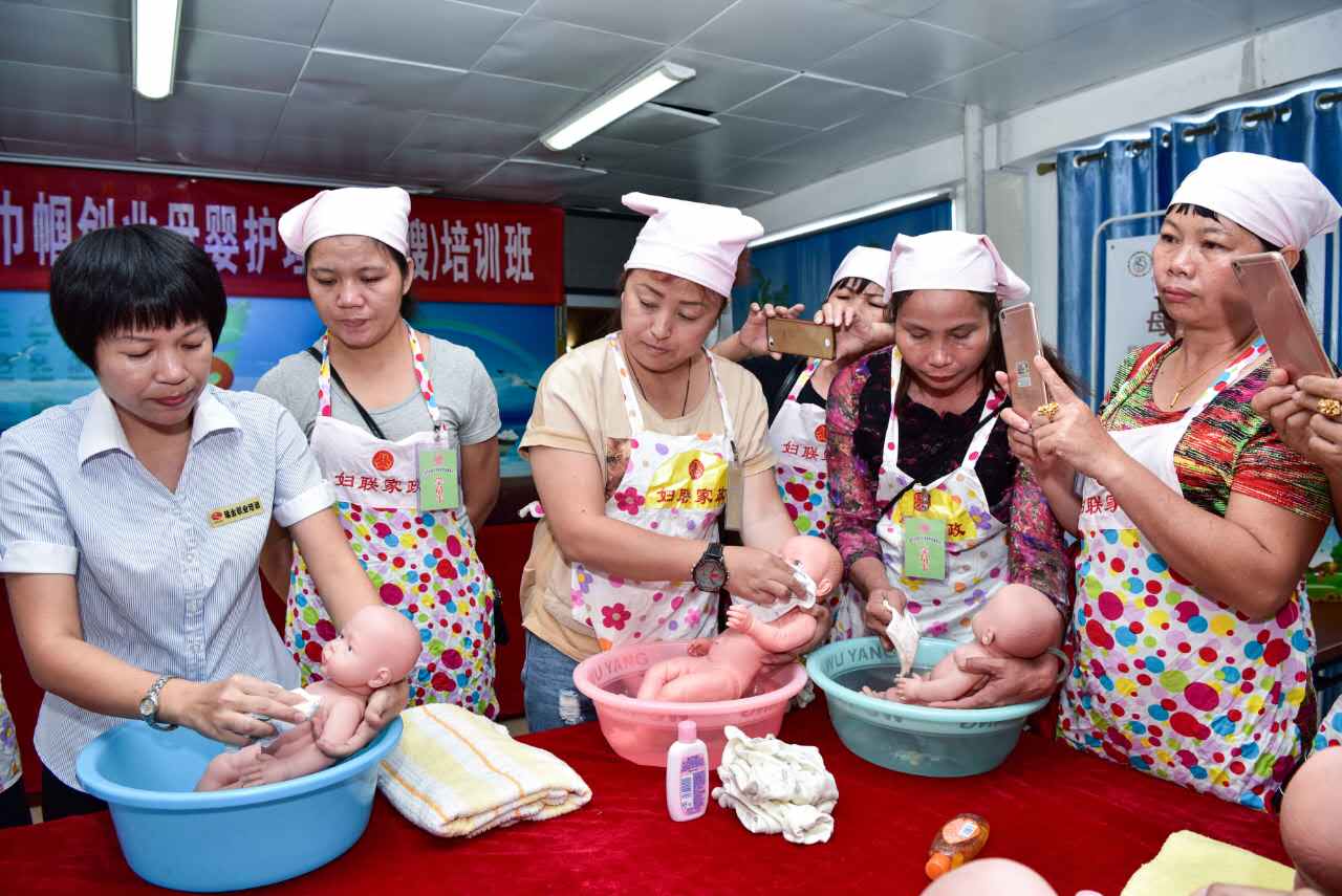 如何选择合适的月嫂培训机构