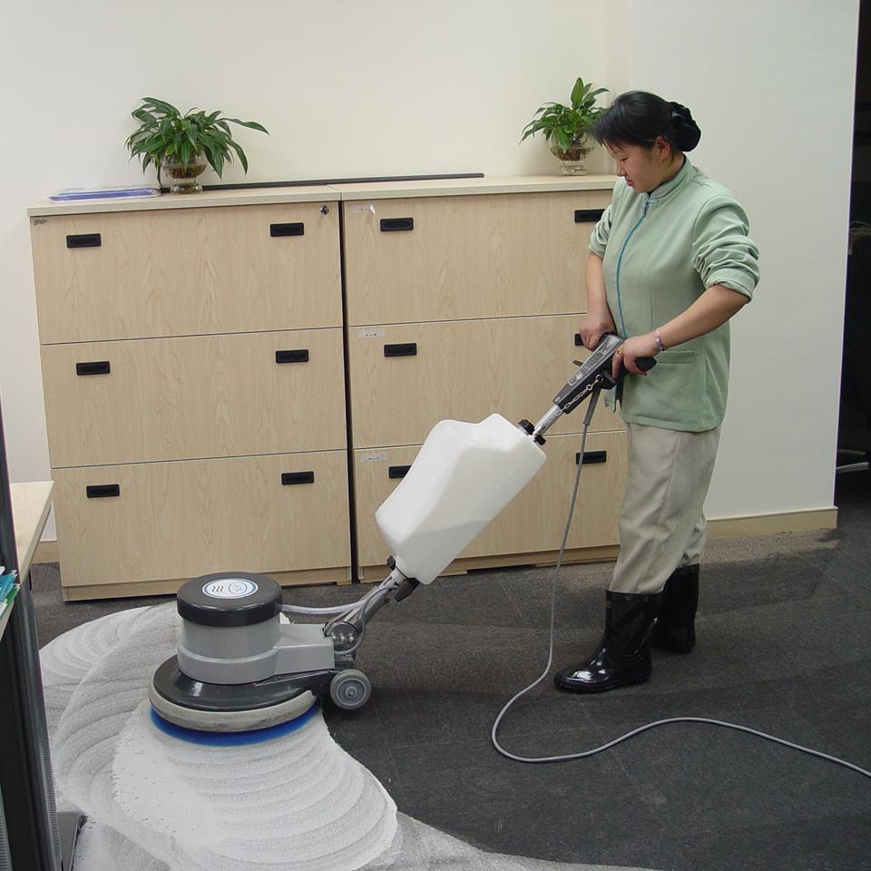 地毯清洗服务的效果与频率