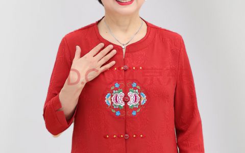 女生的奶奶是什么样的呢(奶奶是女生的重要亲人)