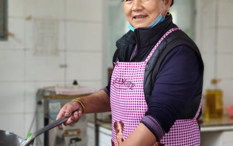做饭阿姨最新招聘信息(做饭阿姨招聘条件和待遇)