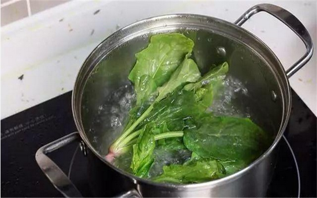 焯菠菜的方法