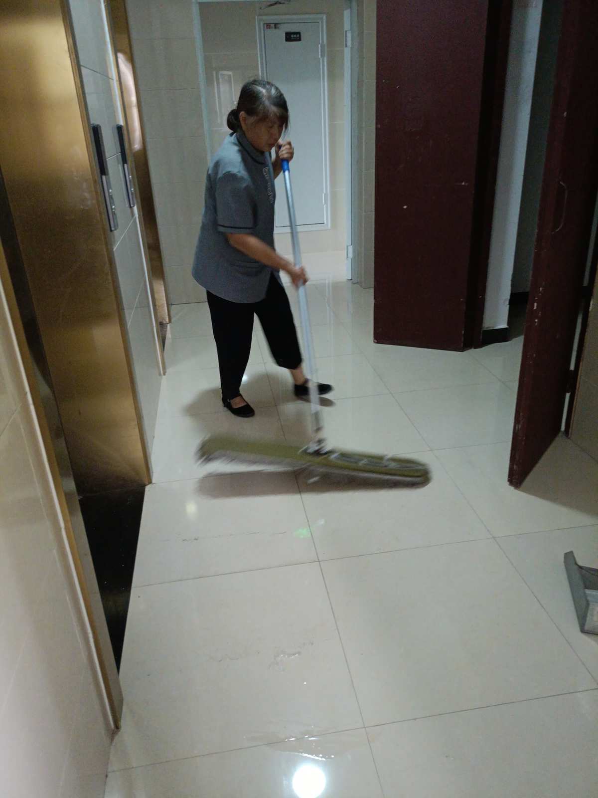 如何进行日常保洁