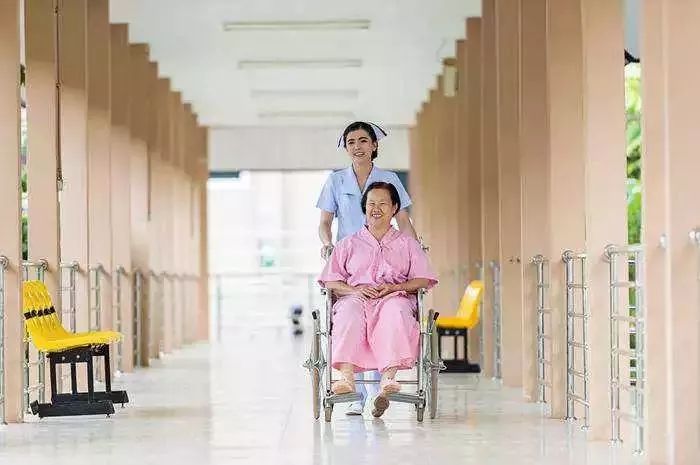 女护工的工作内容