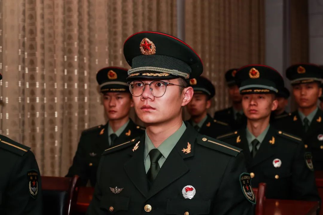 少尉担任连长的条件和要求