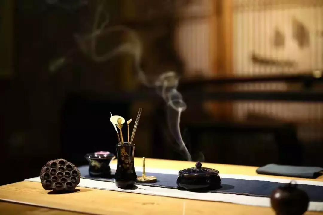 香灰一寸多不落预示着什么