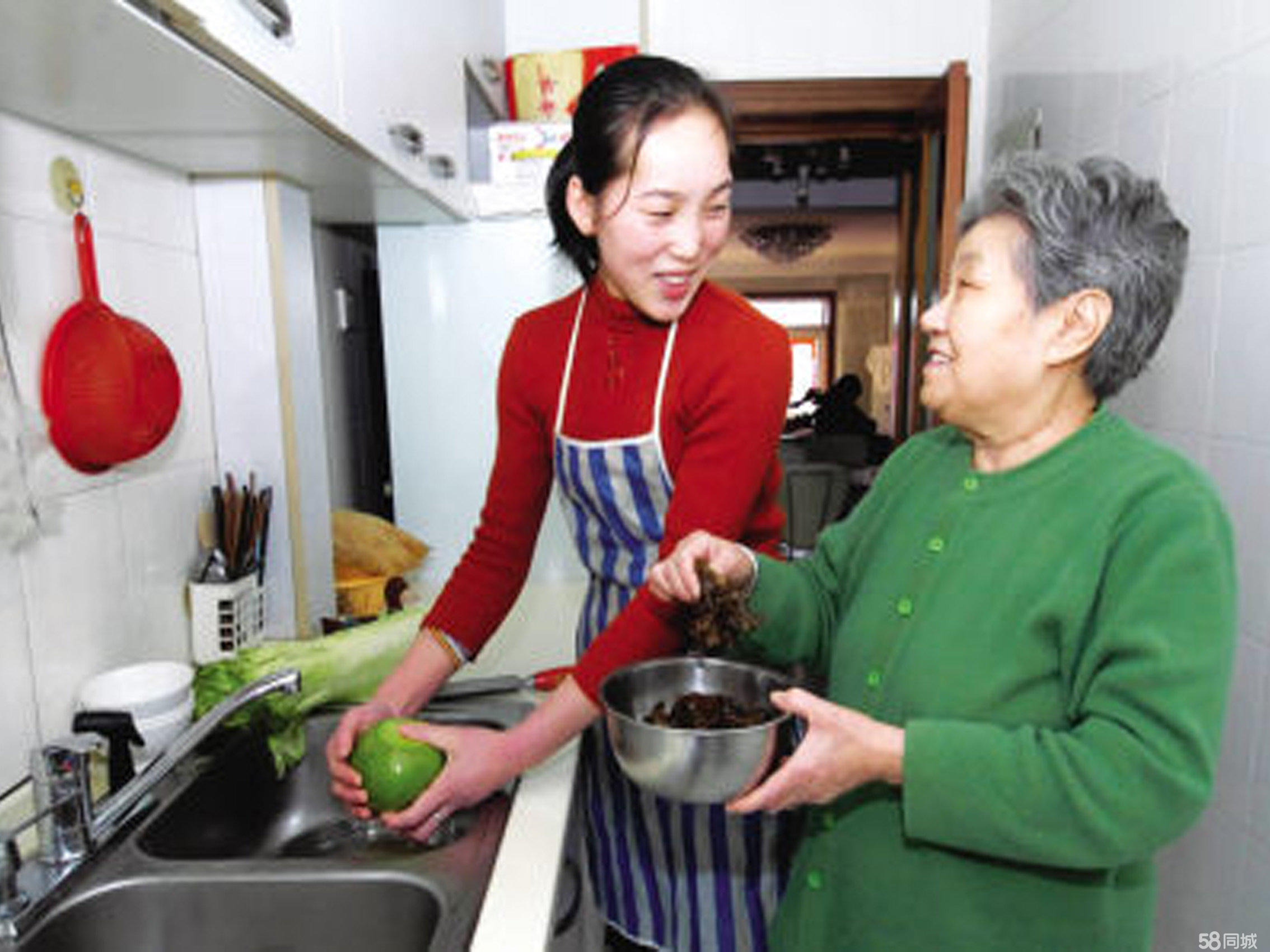 保姆全天照顾老人价格