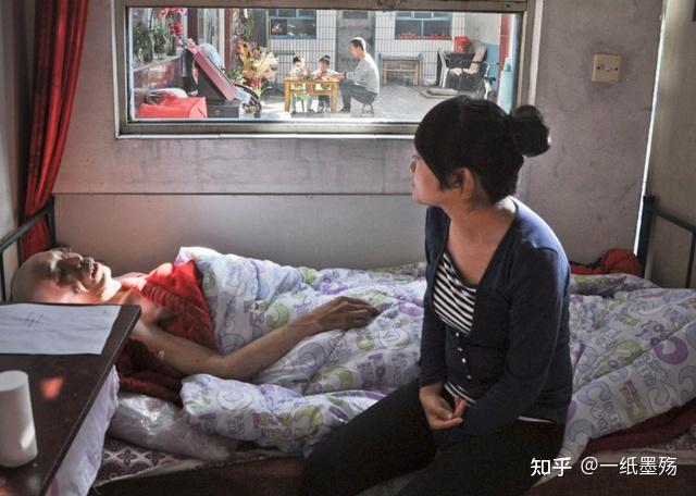 如何预约我们的年轻保姆伴服务？