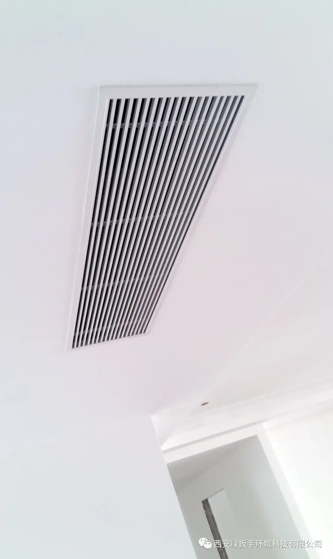 方法一：清洁空调出风口