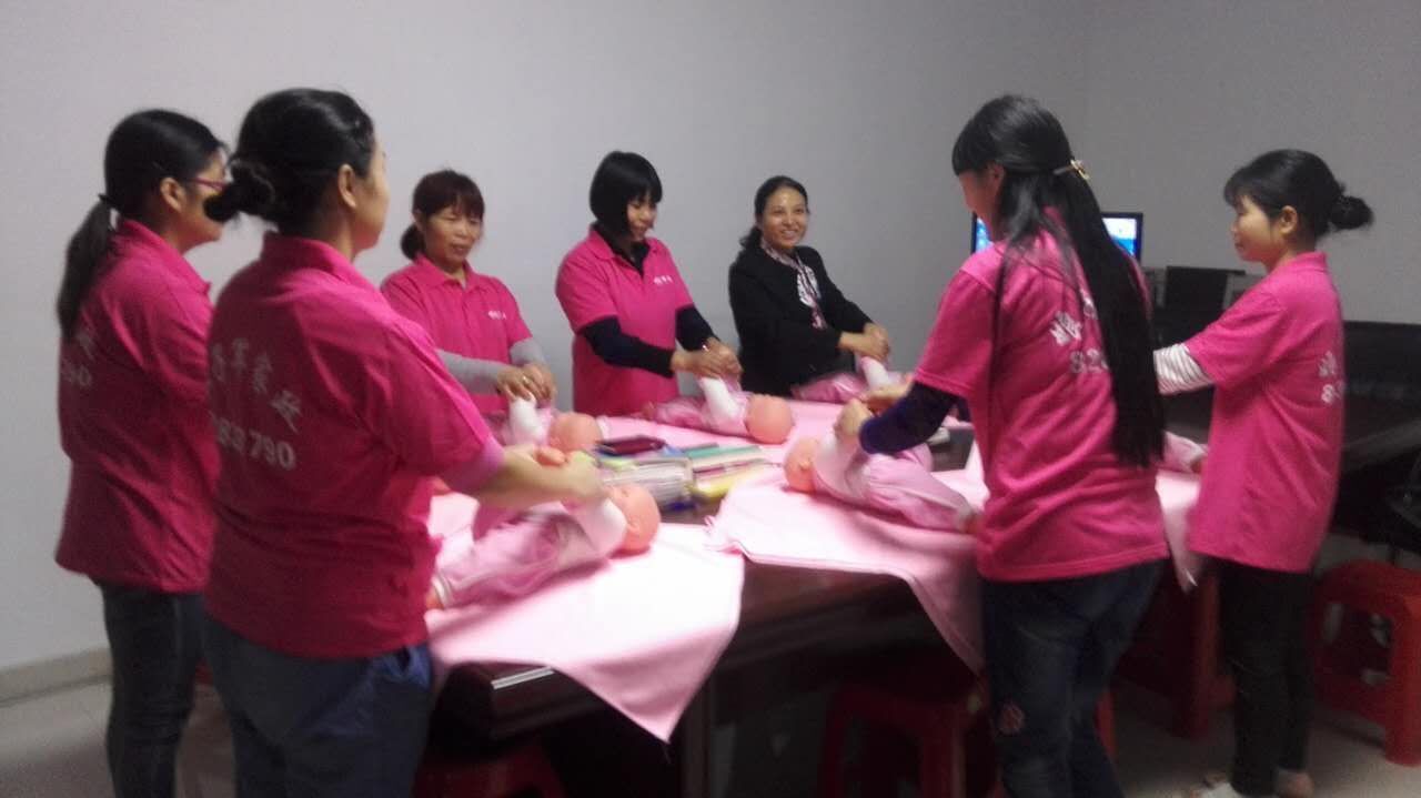 通过正规机构找月嫂