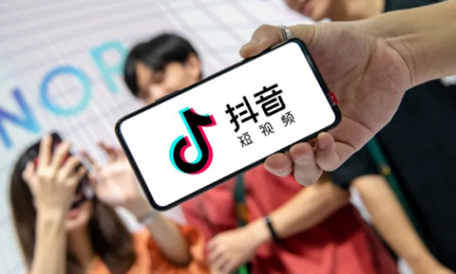 三、上传图片或视频，并编辑发布内容