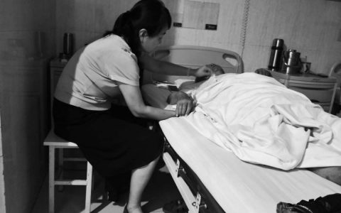 陪护病人的重要性(陪伴病人康复)
