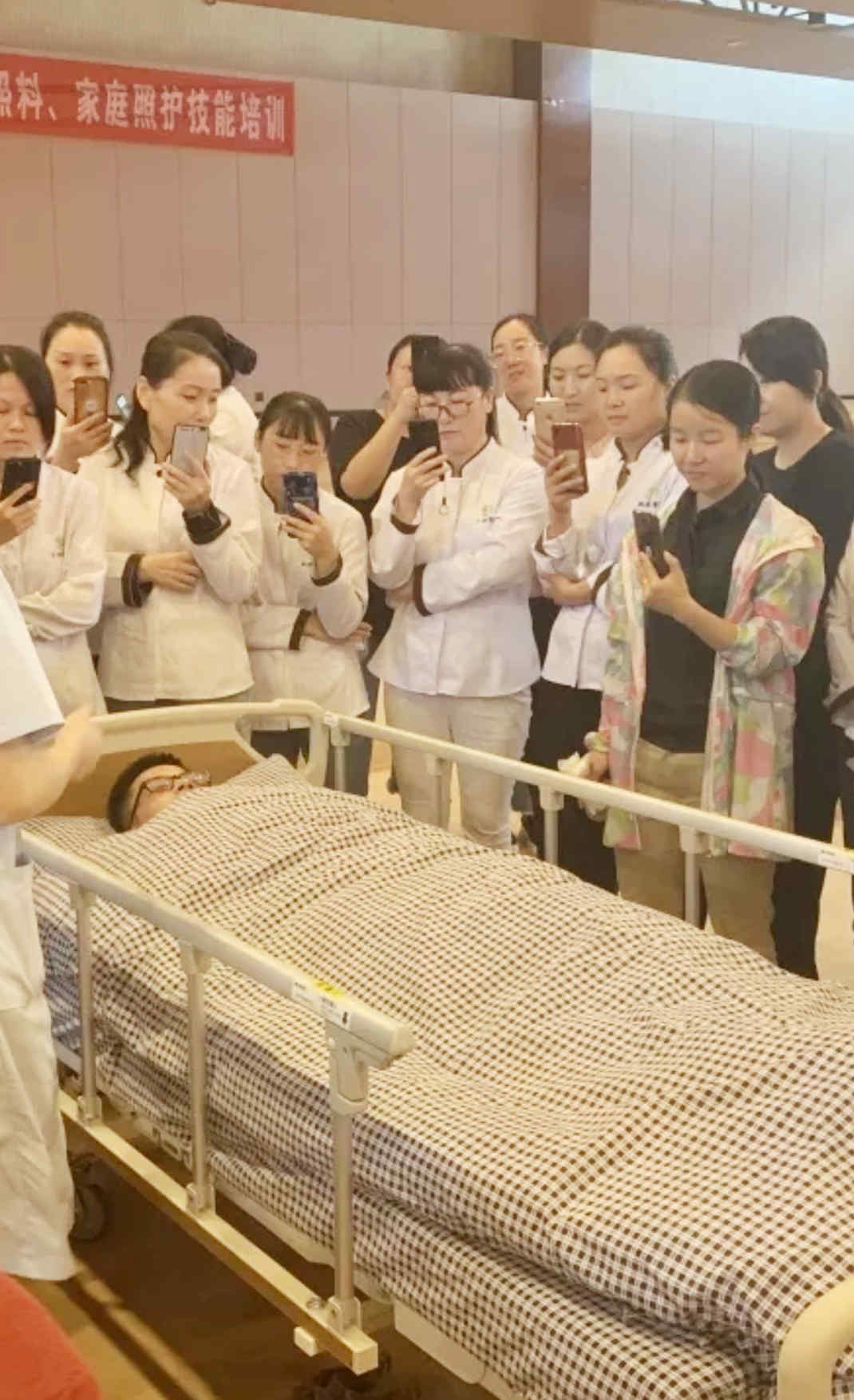 3. ZZZ护工集团