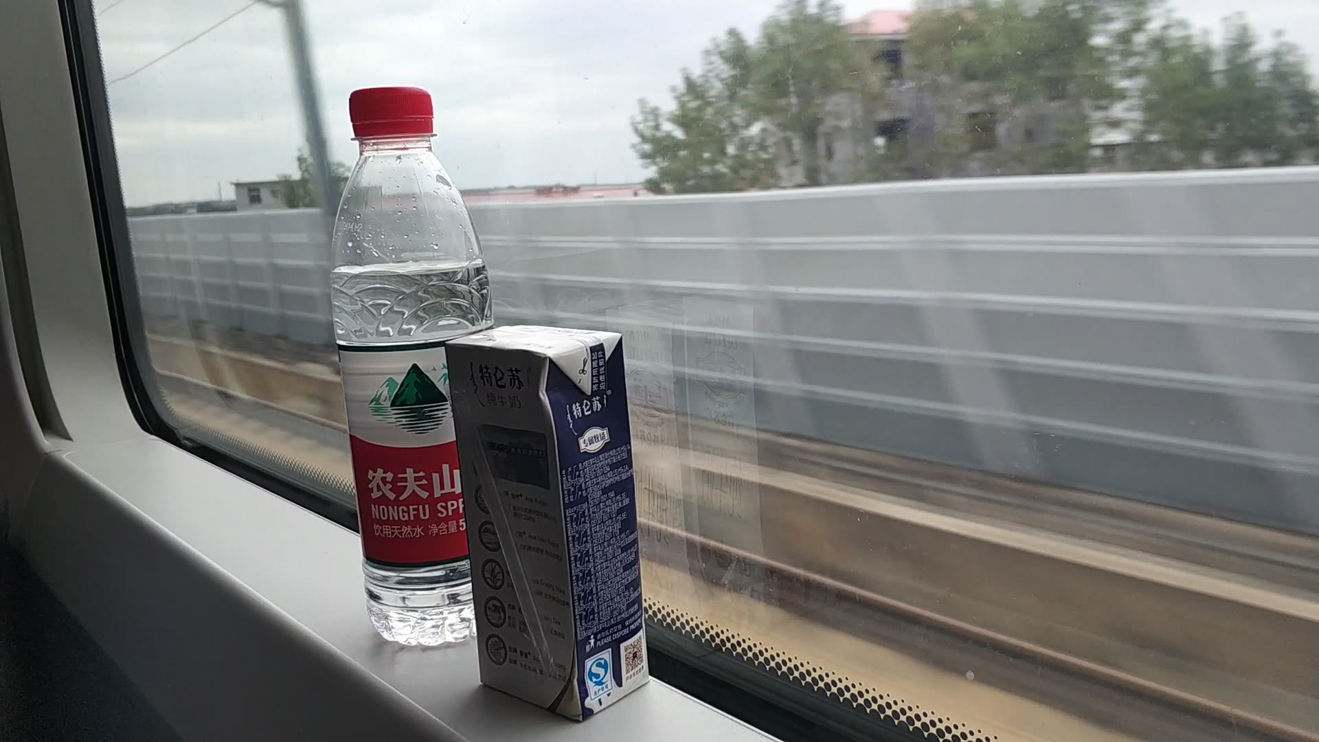 如何带水进入高铁车厢