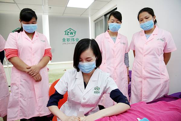成都催乳师费用的影响因素