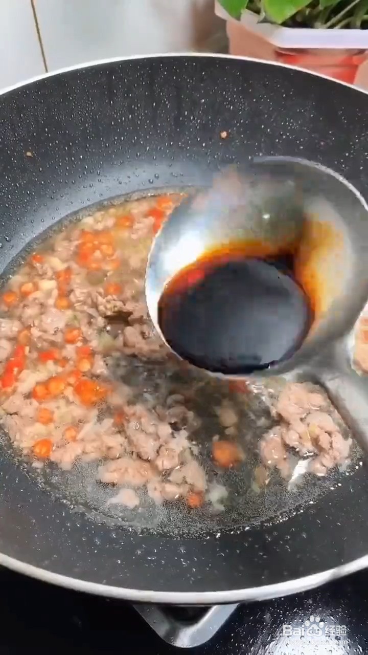步骤三：烹饪及搅拌