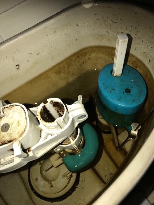 检查水封是否漏水