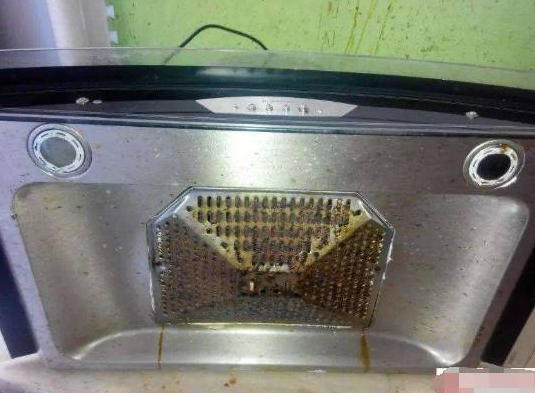 步骤 1：拆卸过滤网
