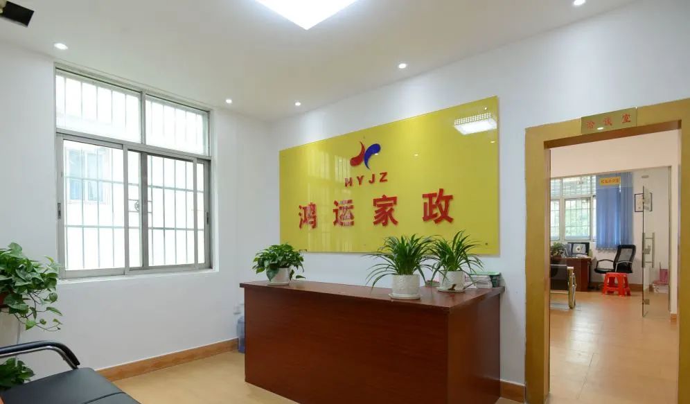 步骤一：市场调研和商业计划