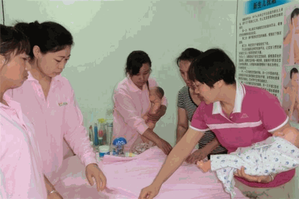 专业月嫂助力新生儿健康成长