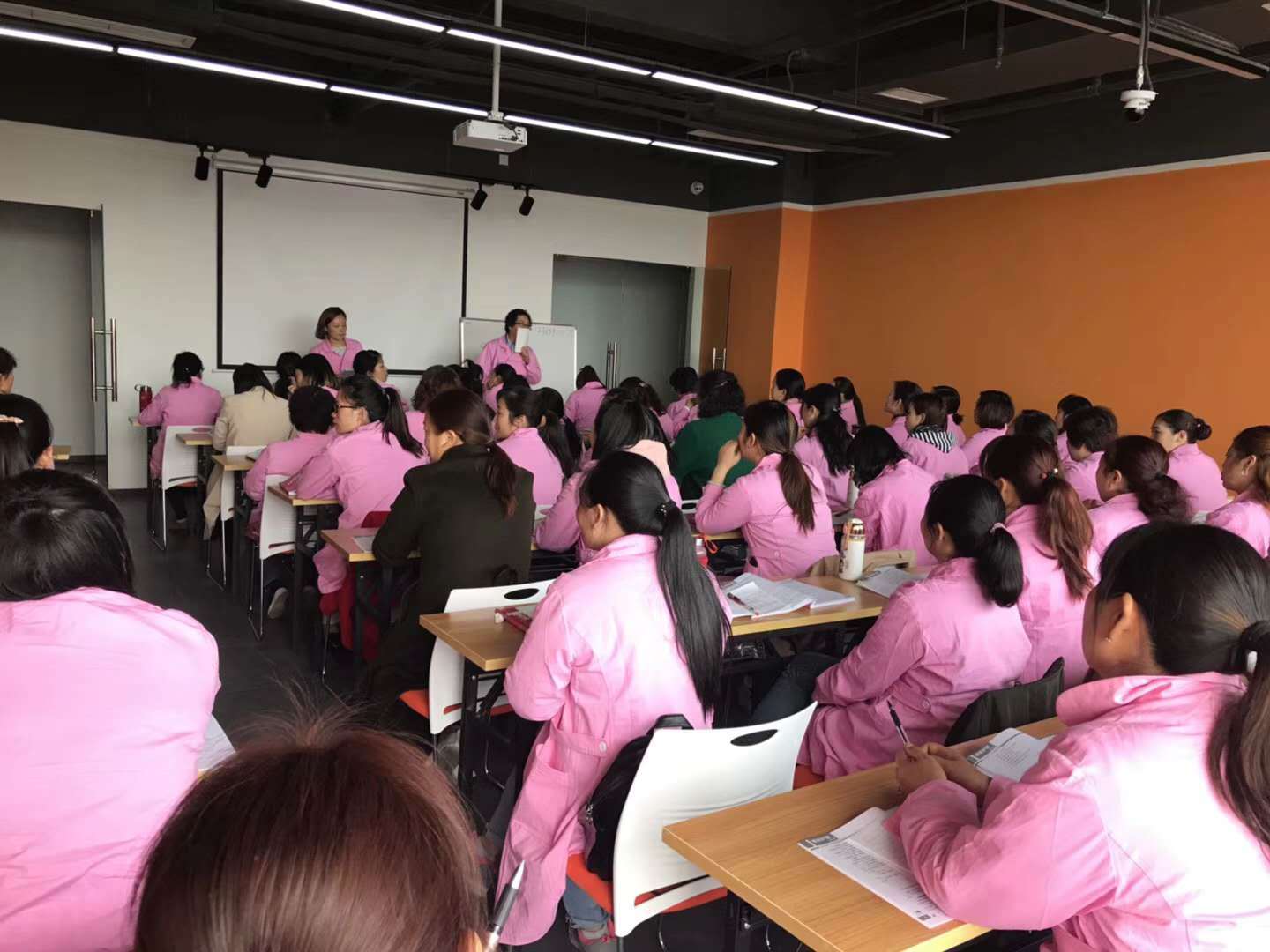 育婴员的工作职责