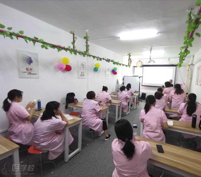 2. XXX月嫂培训中心