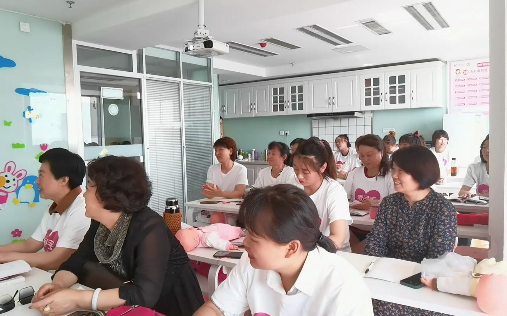 专业的育婴知识和婴儿护理技巧