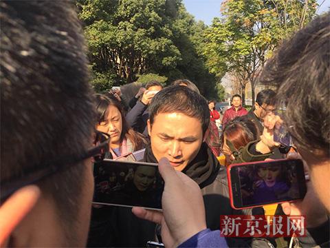 医院抢救照片引发社会对医疗资源的思考