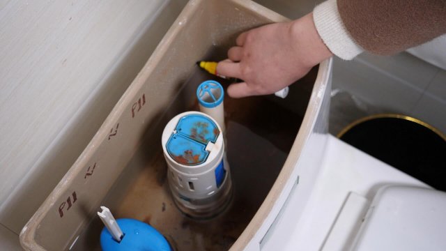2. 清洁进水阀