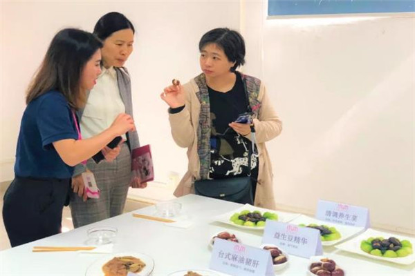 深圳妈妈来了月嫂公司，给宝宝细致的呵护