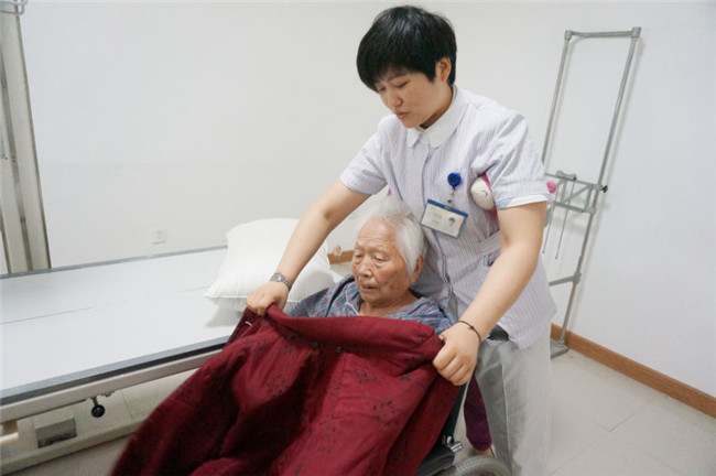 看护60岁老人的困难与挑战