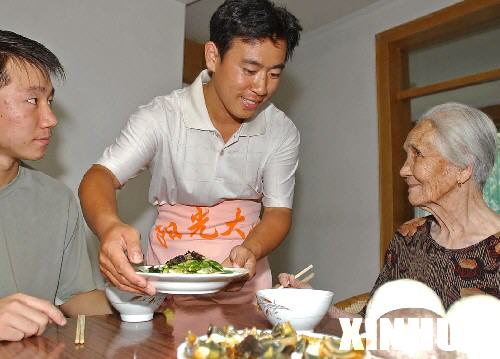 如何使用上海个人住家男保姆招聘服务？
