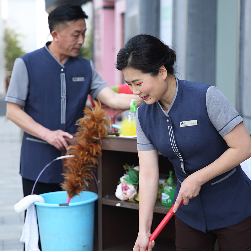 1. 专业服务