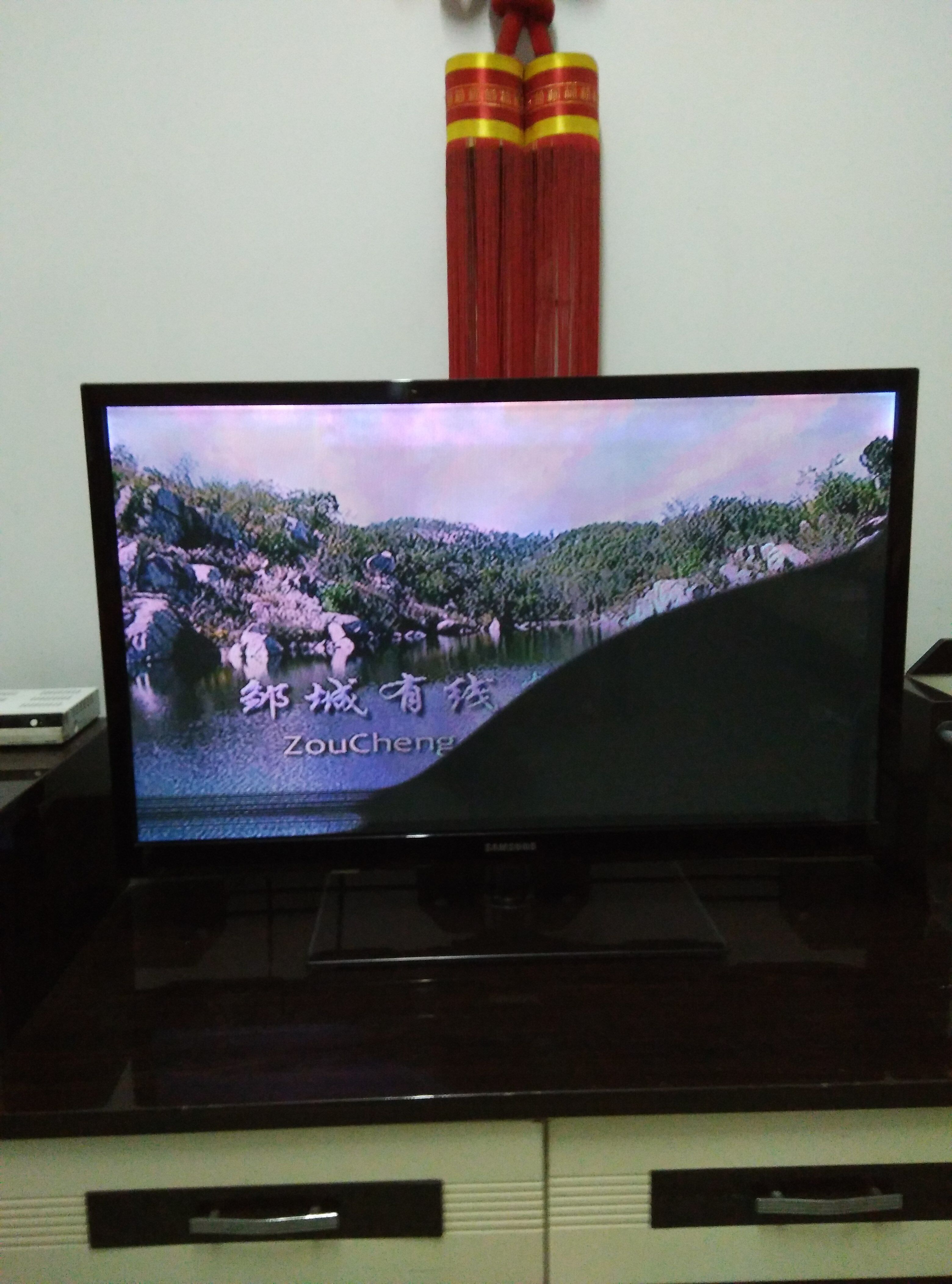电视机黑屏亮灯的解决方法