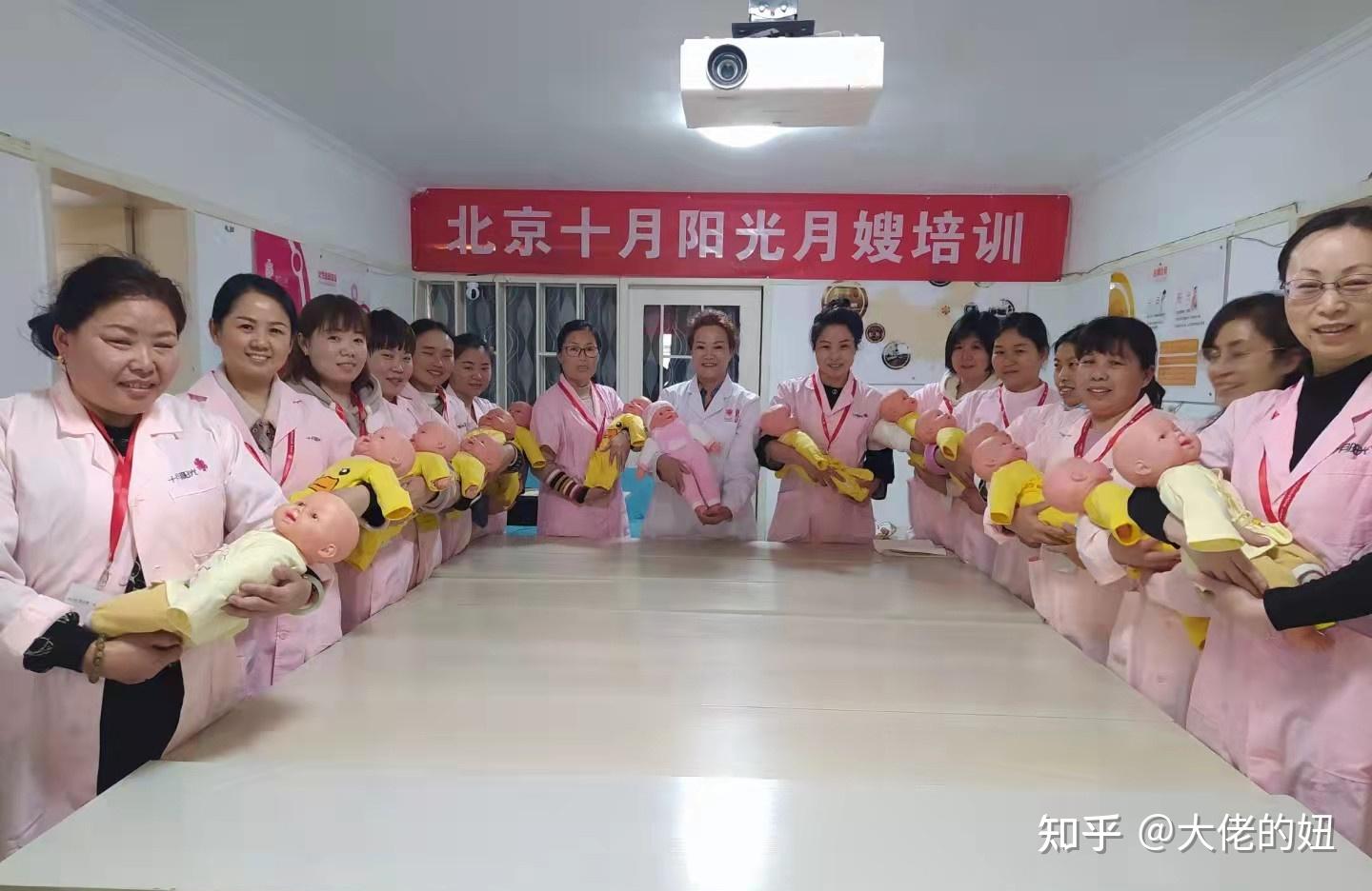 如何选择月嫂证或育婴师证