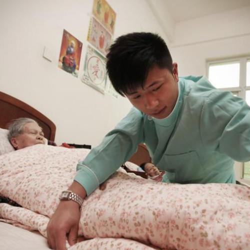 如何成为一名护工