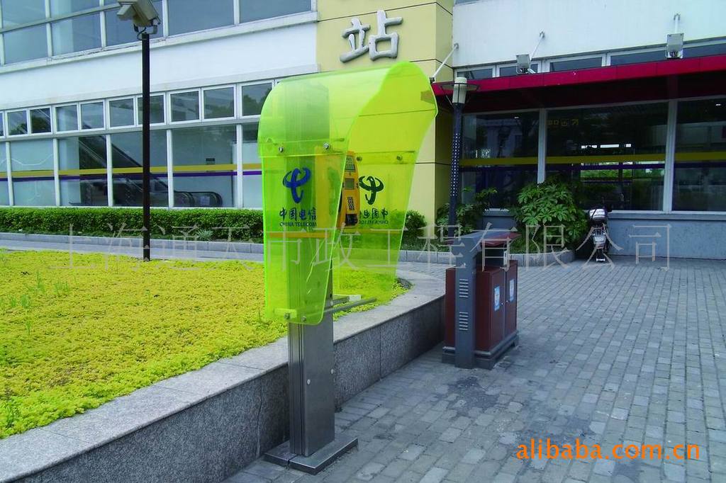 当地居民伸出援手