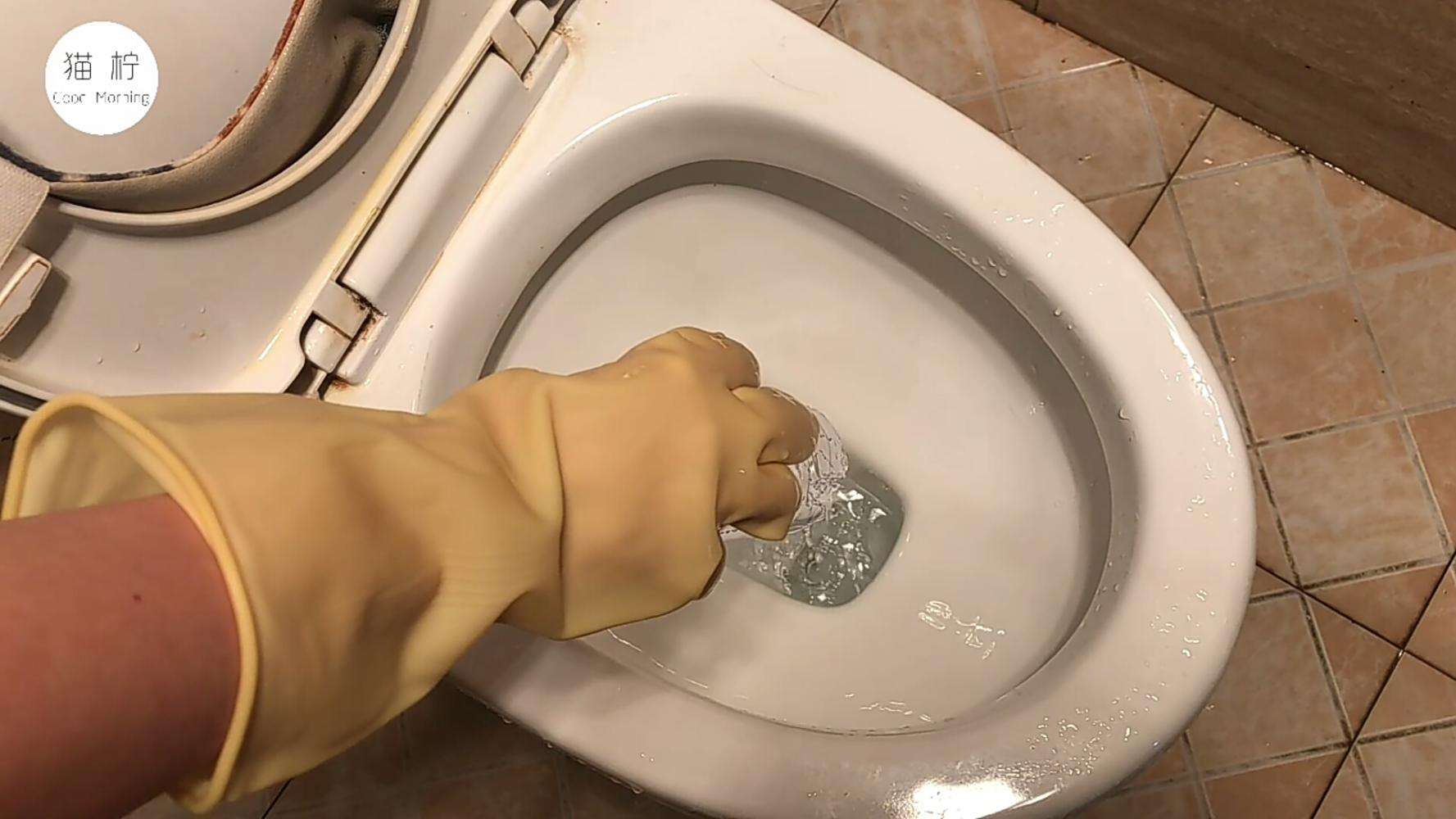 3. 用开水浇灌