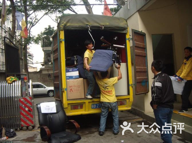 如何联系兄弟搬家公司官网电话服务？