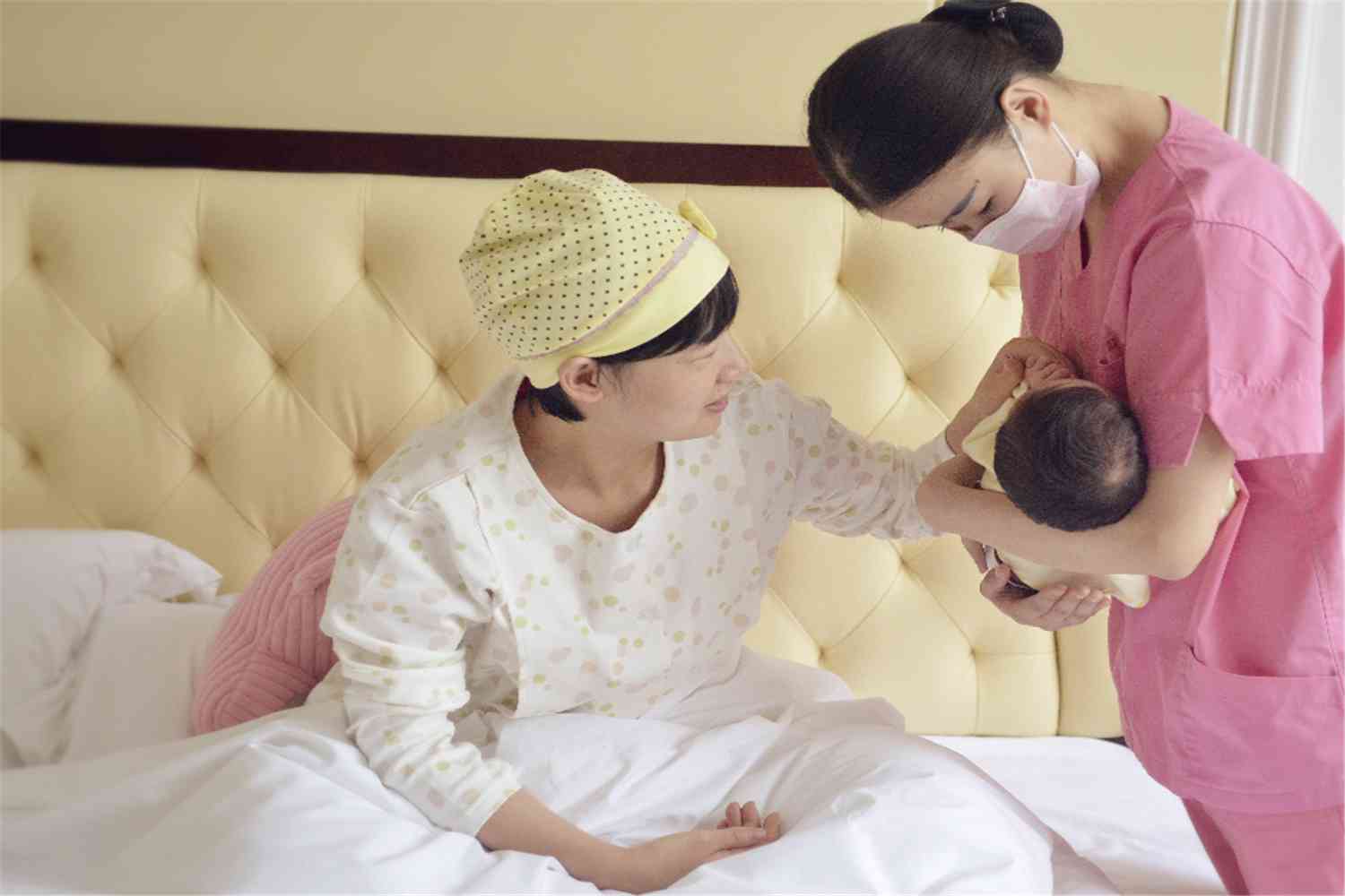 月嫂中心服务价格咨询