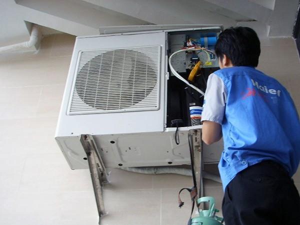 空调型号与维修费用的关系